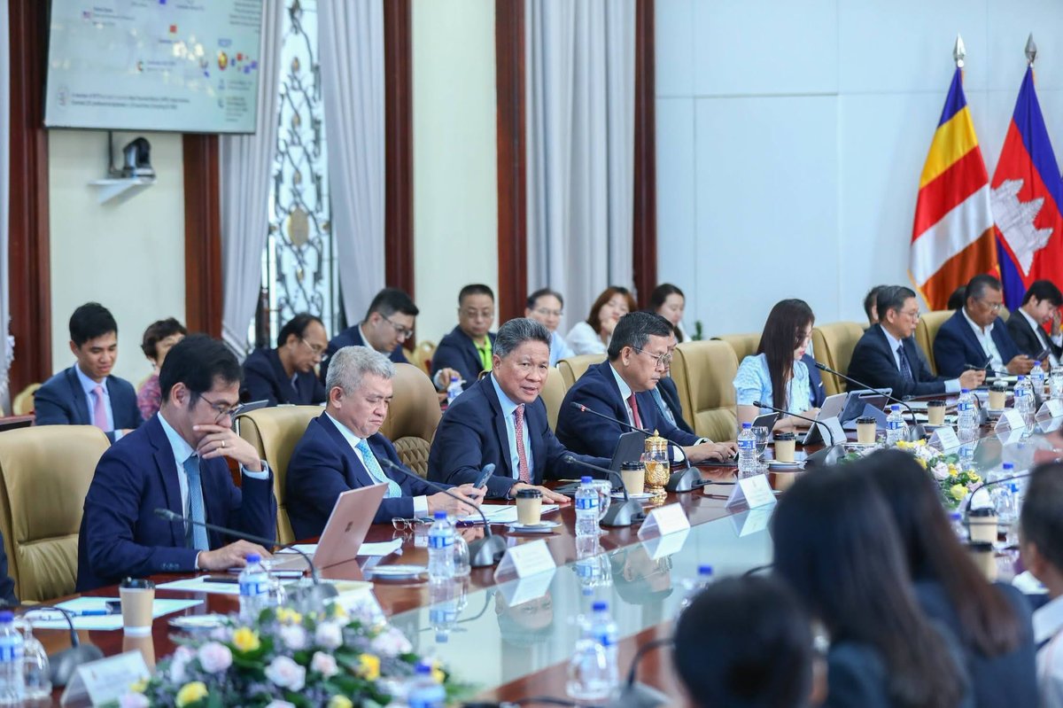 25家中国企业考察柬埔寨 寻求大规模投资机会