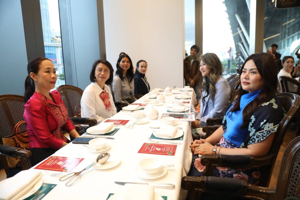 柬埔寨妇女事务部部长英·索帕列在金边出席活动时,强调投资女性