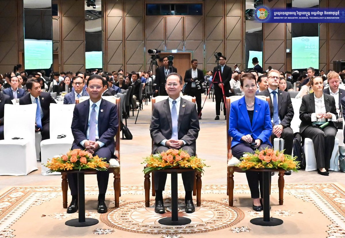 工业科技创新部举办第三届循环经济论坛,部长Hem Vannd
