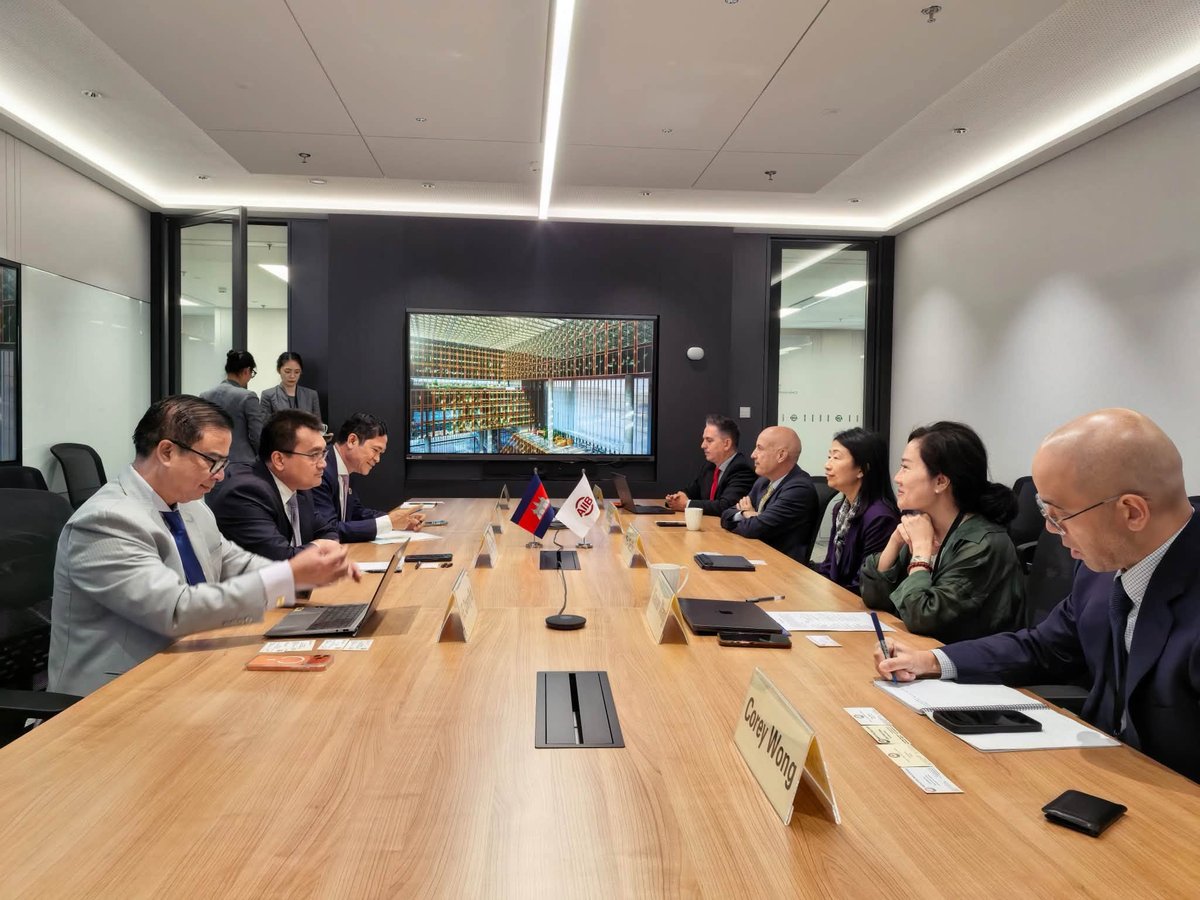 公共工程与运输部部长彭波纳与AIIB投资总监会谈,评估新提案
