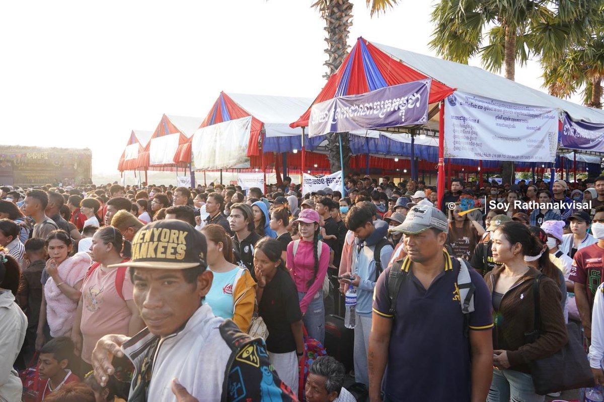 金边市政府部署600辆巴士助力民众新年返乡