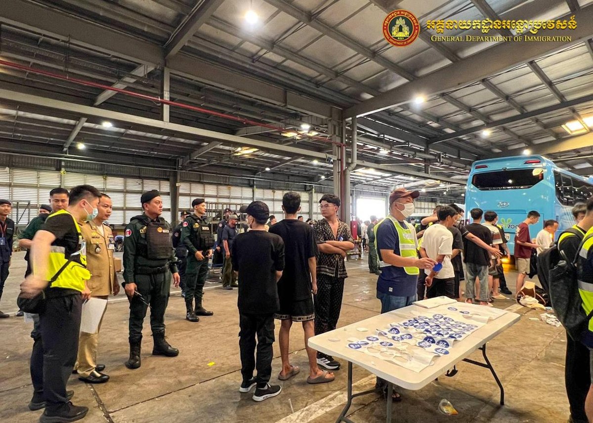 柬埔寨遣返327名涉电诈中国籍人员
