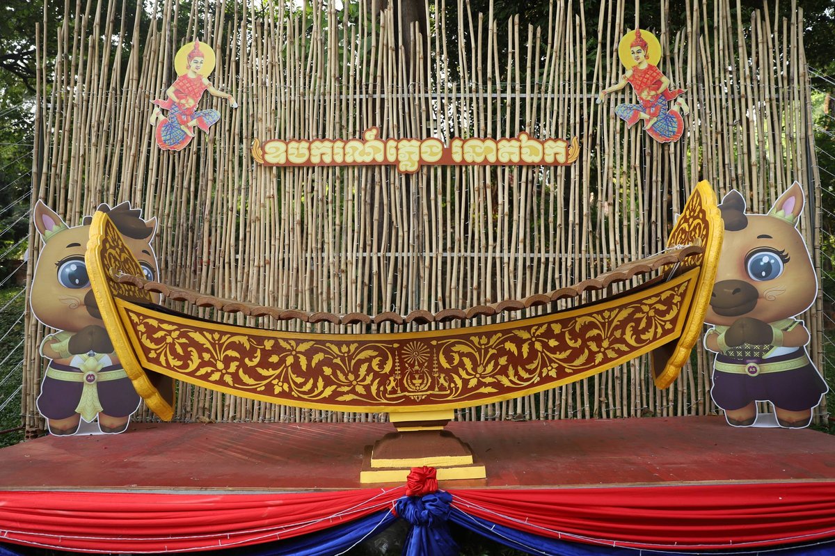 金边塔山寺已完成新年装饰,迎接“诺哥宋干节”到来