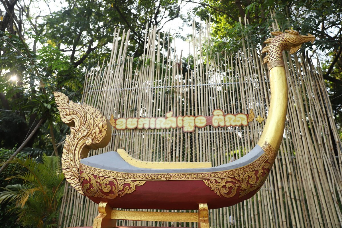 金边塔山寺已完成新年装饰,迎接“诺哥宋干节”到来