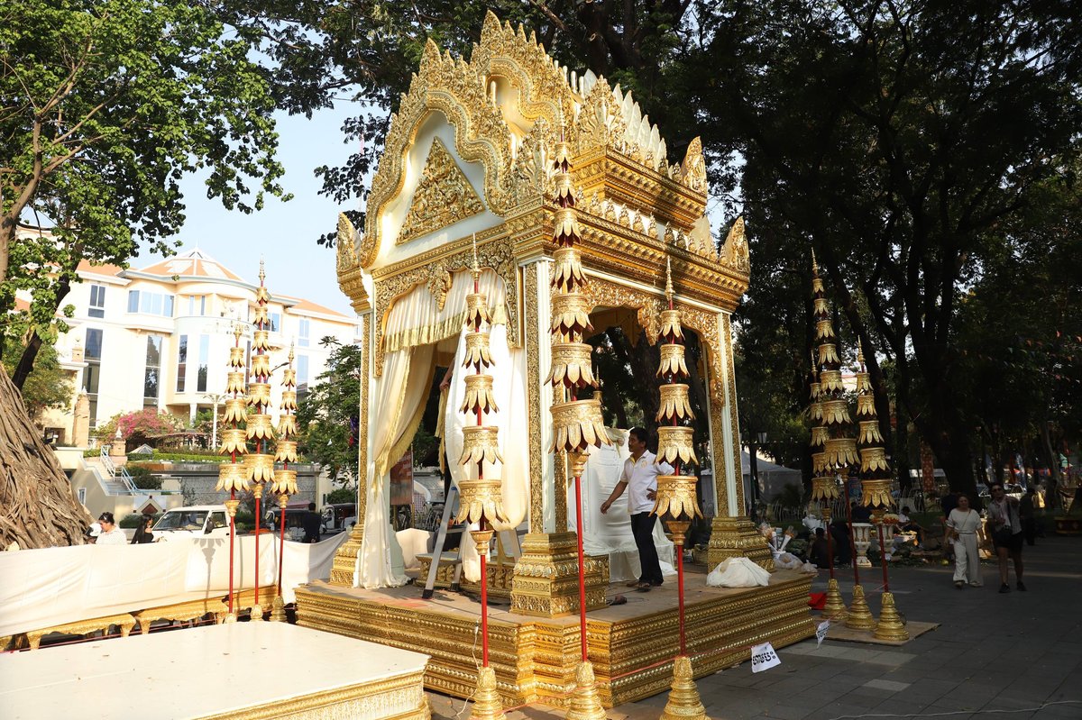 金边塔山寺已完成新年装饰,迎接“诺哥宋干节”到来