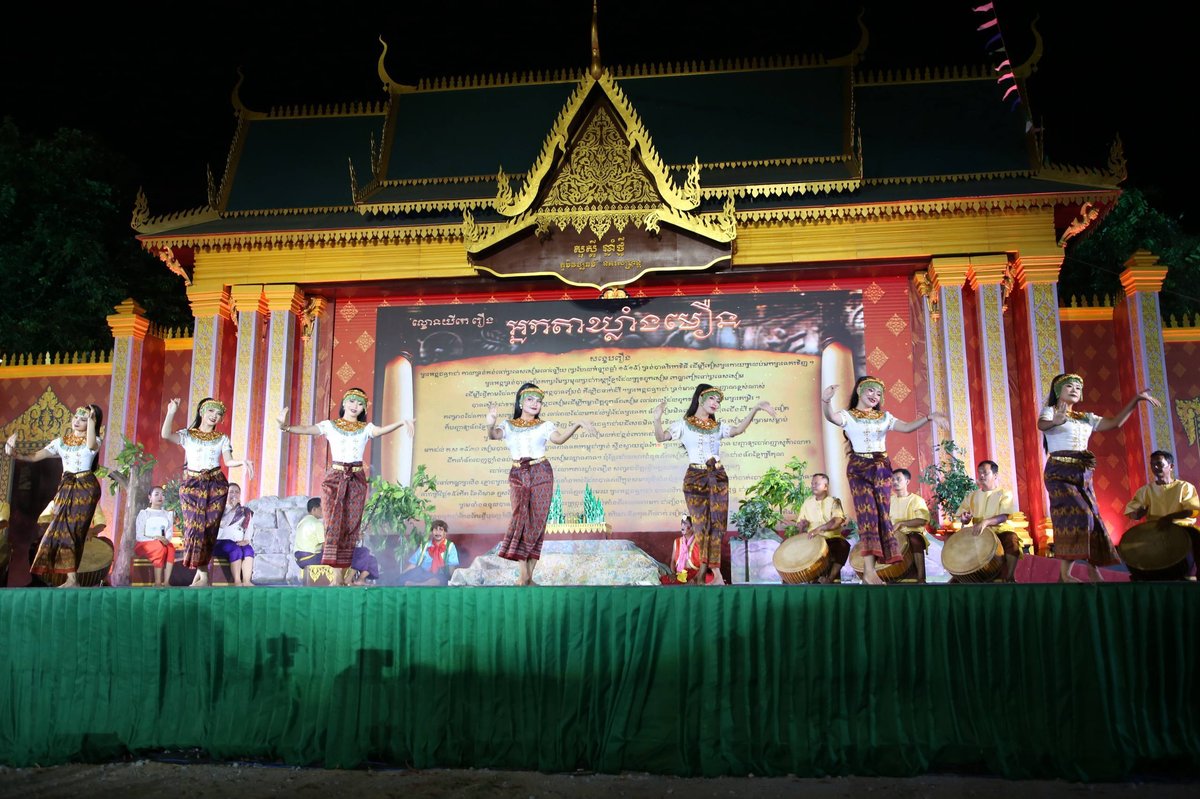 柬埔寨新年第二天:传统戏剧表演