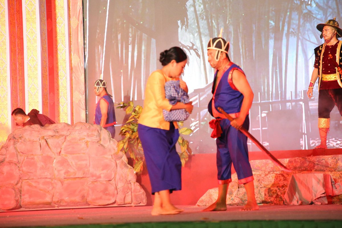 柬埔寨新年第二天:传统戏剧表演