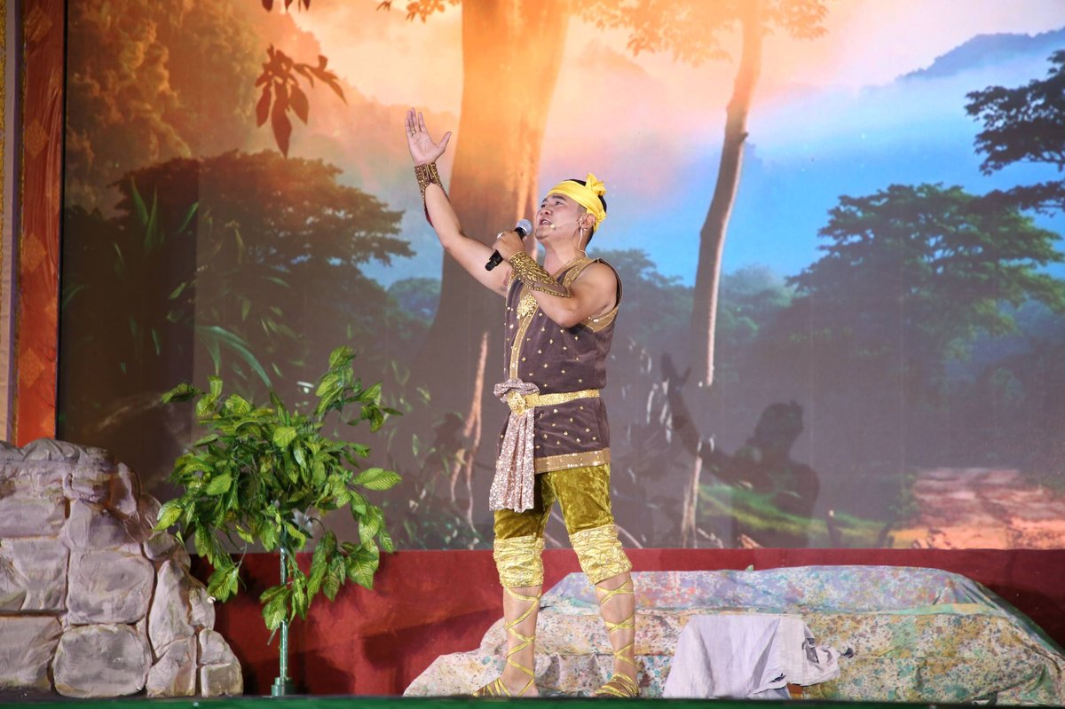柬埔寨新年第二天:传统戏剧表演