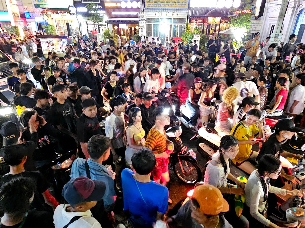 柬埔寨新年第二天:暹粒市游客如织,节日氛围浓厚