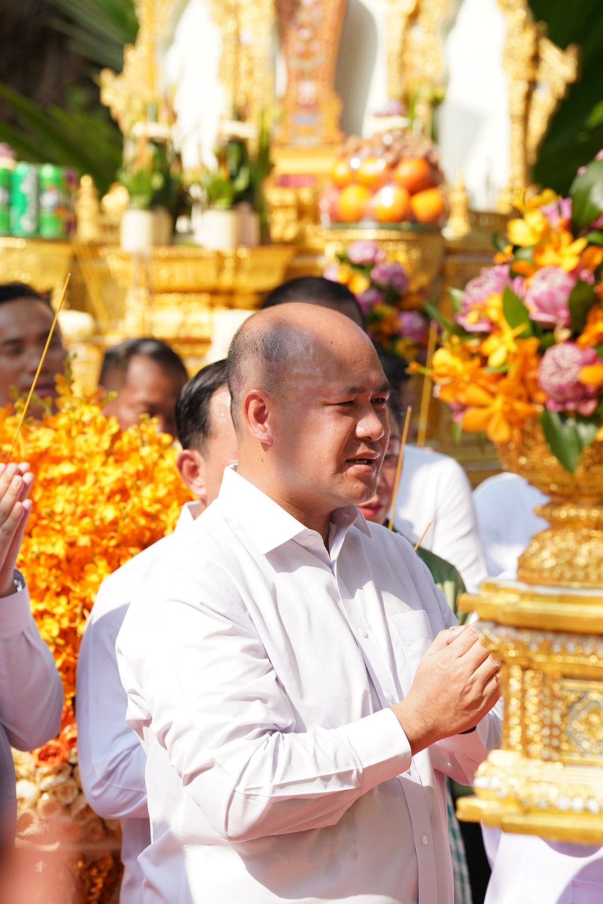 柬埔寨副首相洪玛尼出席塔山寺浴佛仪式
