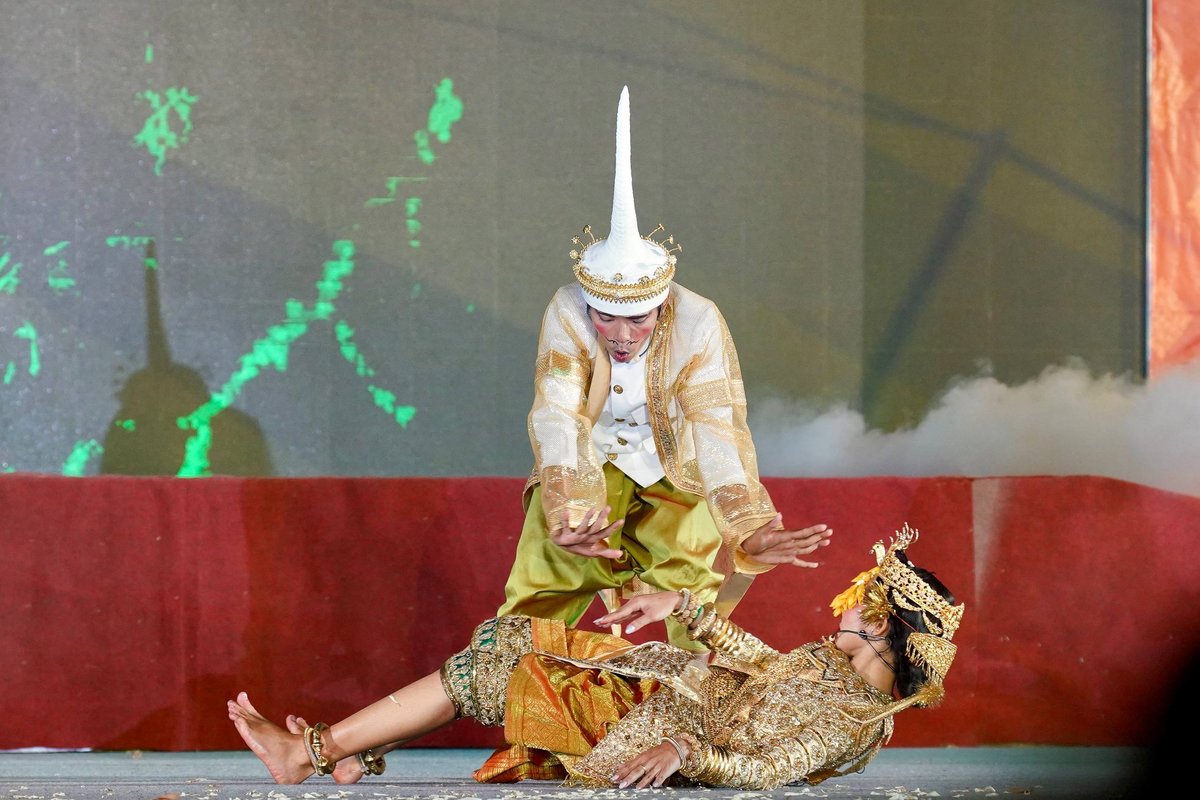“诺哥宋干节”期间上演传统阿佩剧《月亮崇拜》