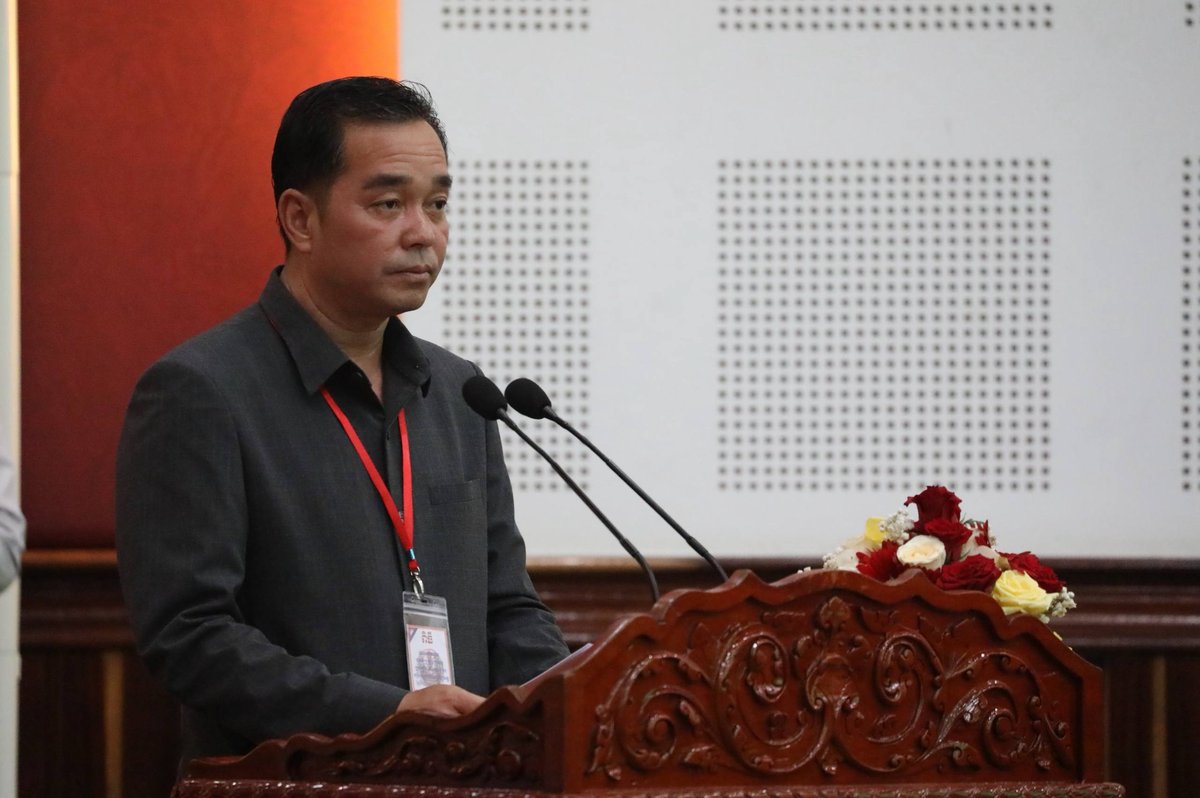 洪森出席磅湛省政务座谈会