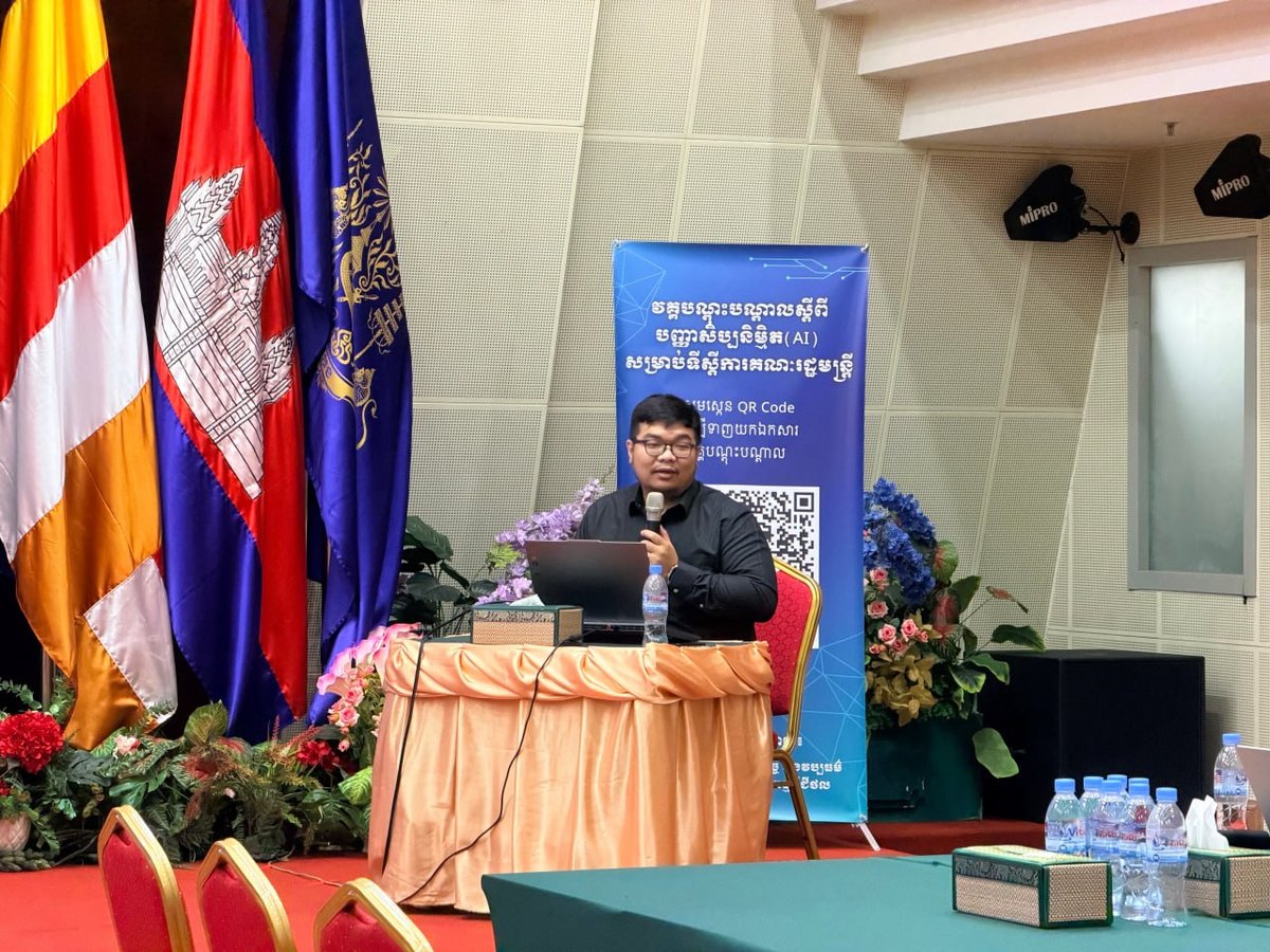 德崇初创中心联合经济社会文化理事会举办第四期AI办公效率培训
