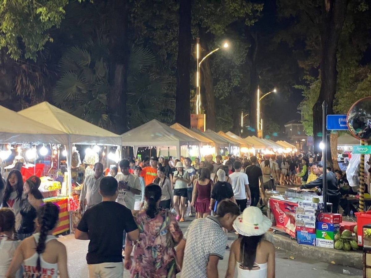 暹粒市迎来柬埔寨新年首夜狂欢