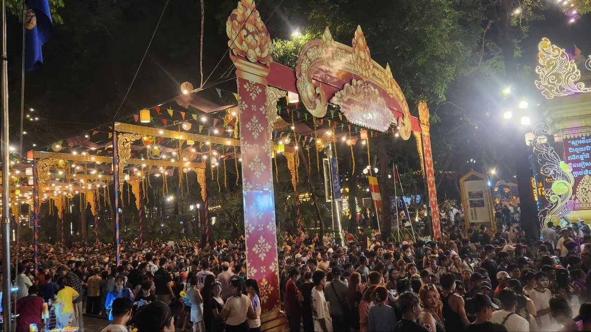 金边数万名民众与游客欢度新年庆典