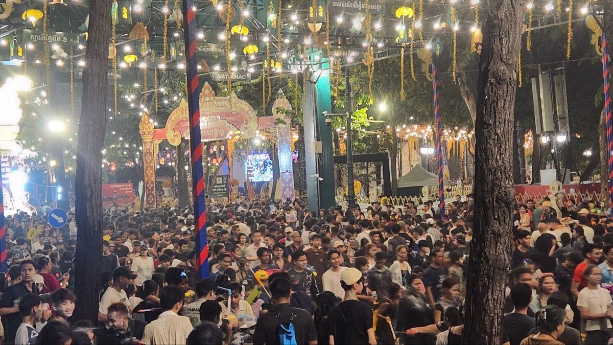 金边数万名民众与游客欢度新年庆典