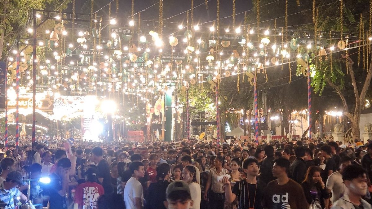金边数万名民众与游客欢度新年庆典