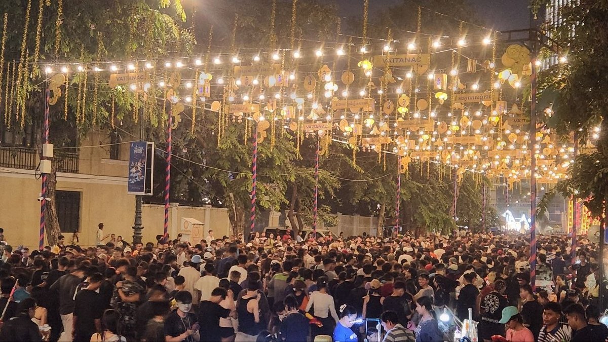 金边数万名民众与游客欢度新年庆典