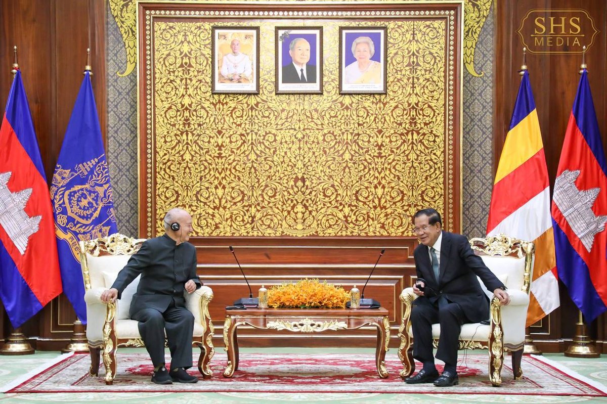 洪森在金边会见越南前国防部长范文茶 巩固双边战略互信