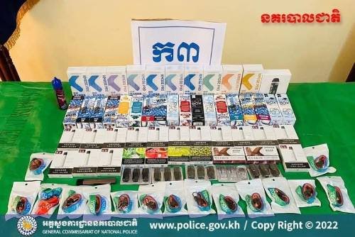 柬埔寨高官无视禁令在公共场合吸食电子烟引发争议