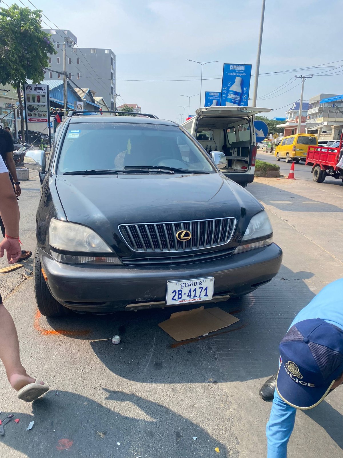 金边发生交通事故 媒体现场直播报道