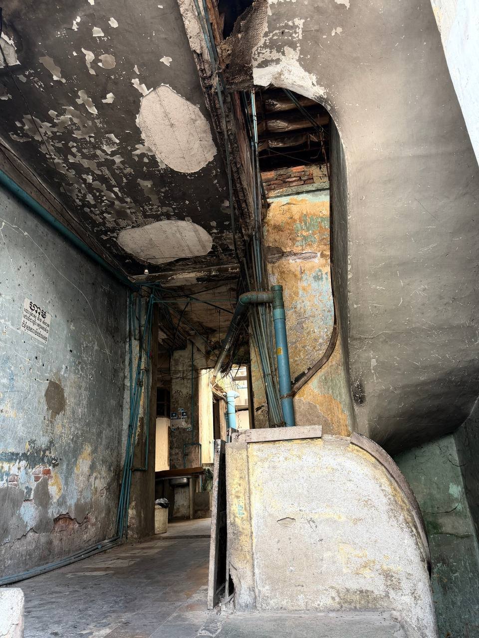 国土规划与建设部对金边市中心危旧建筑居民进行身份核查
