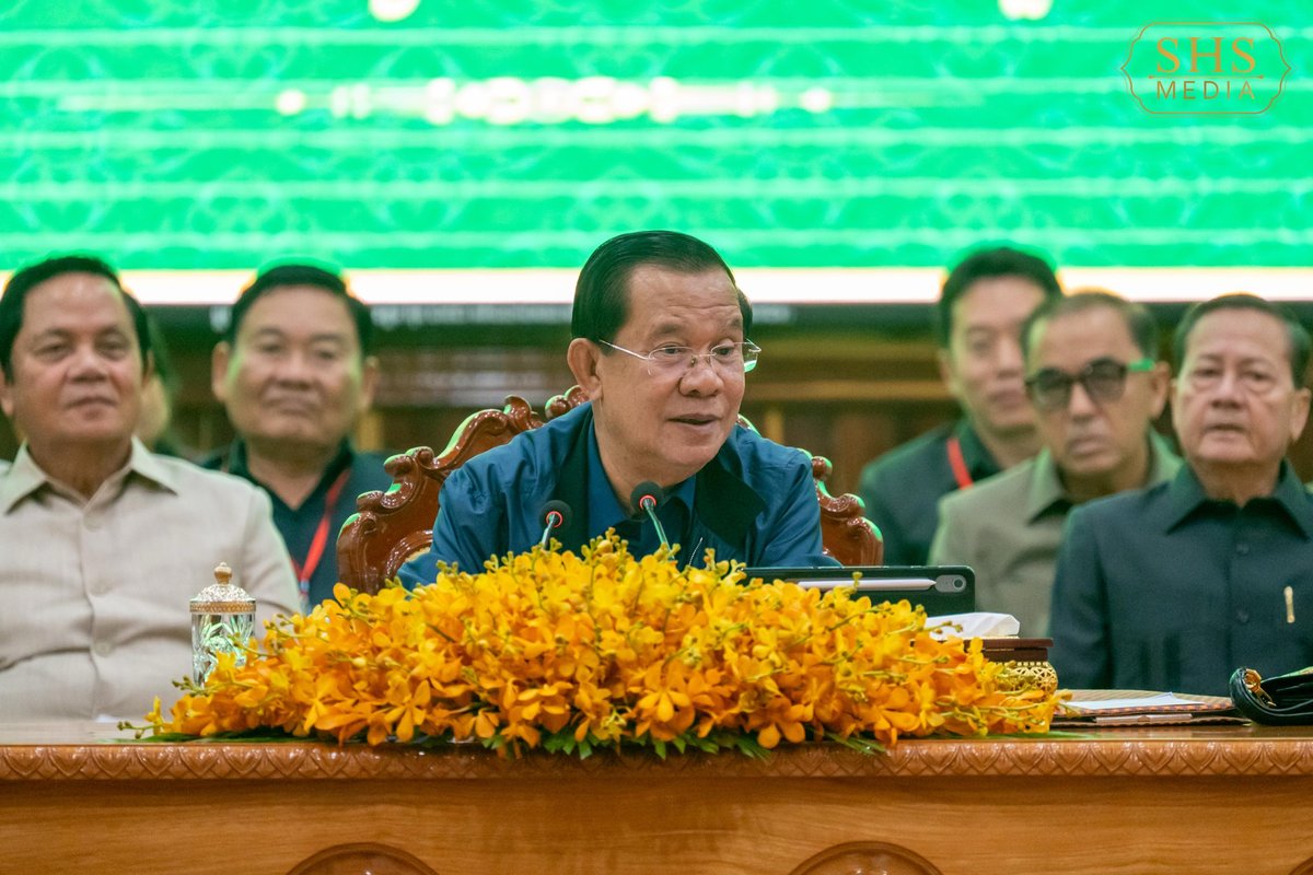 洪森亲王在磅湛省主持政务座谈会