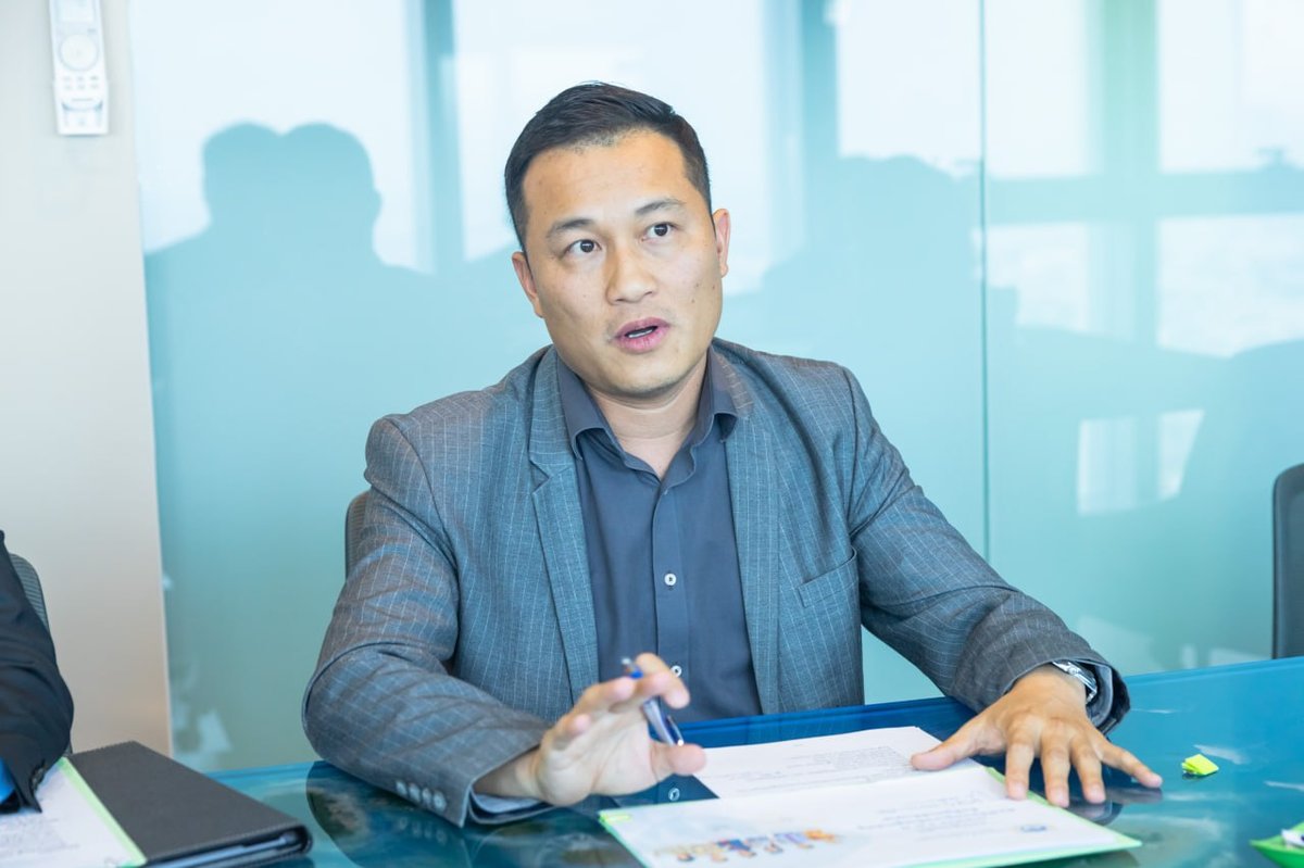 坤占那烈阁下与柬埔寨信用局(CBC)举行工作会谈