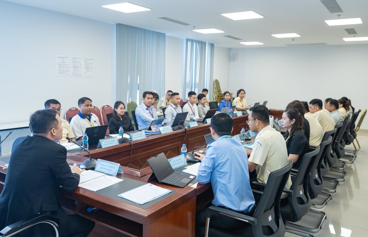 柬埔寨国家社会保障基金局召开四月工作总结会议