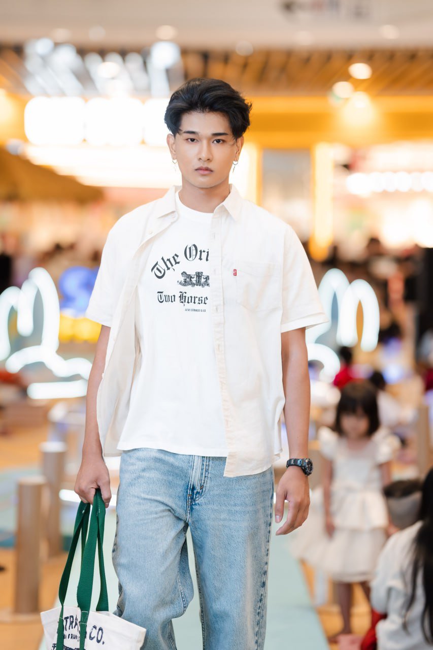 Levi's 亮相金边永旺商场夏季时装秀