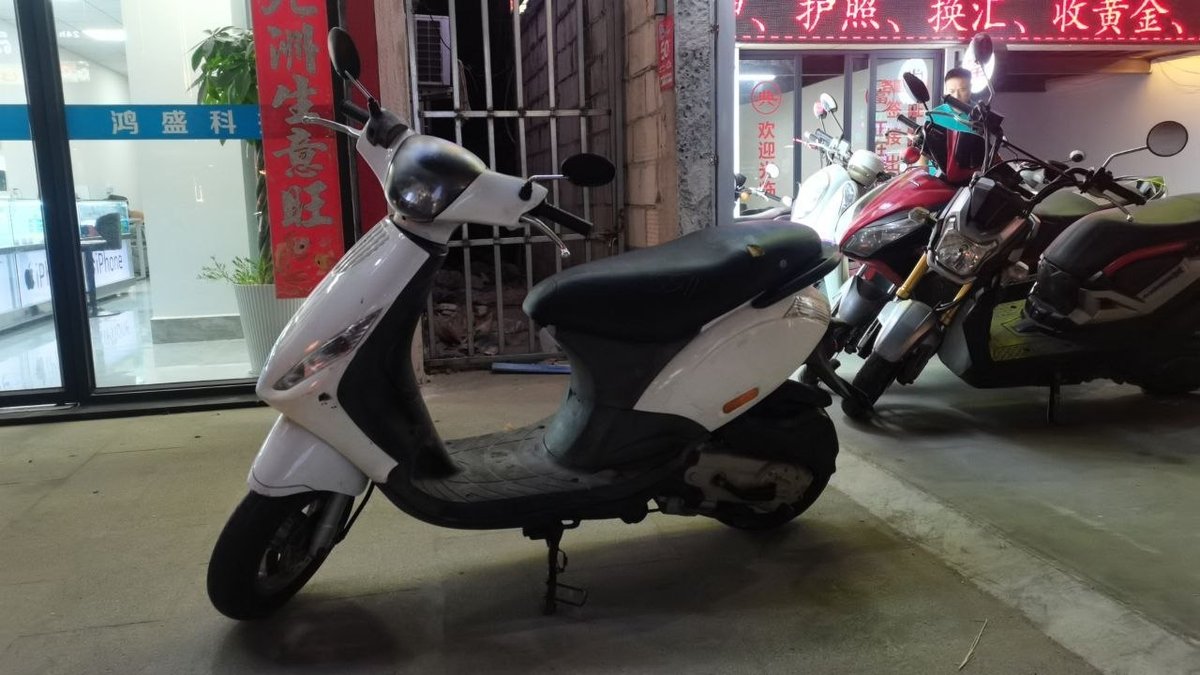 西港转让比亚乔FLY125cc摩托车 售价$450 车况精品