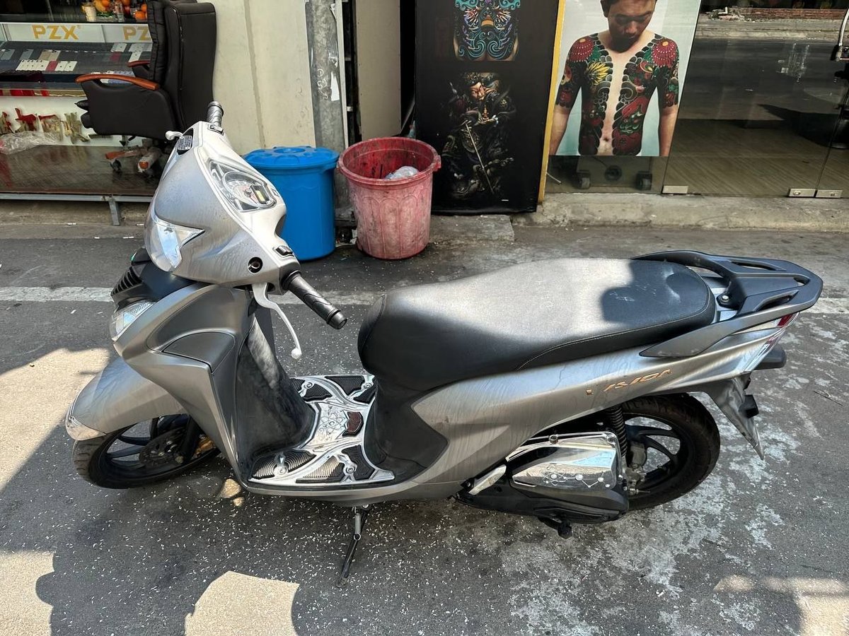西港本田新款摩托车转让 售价$950 仅行驶1万公里
