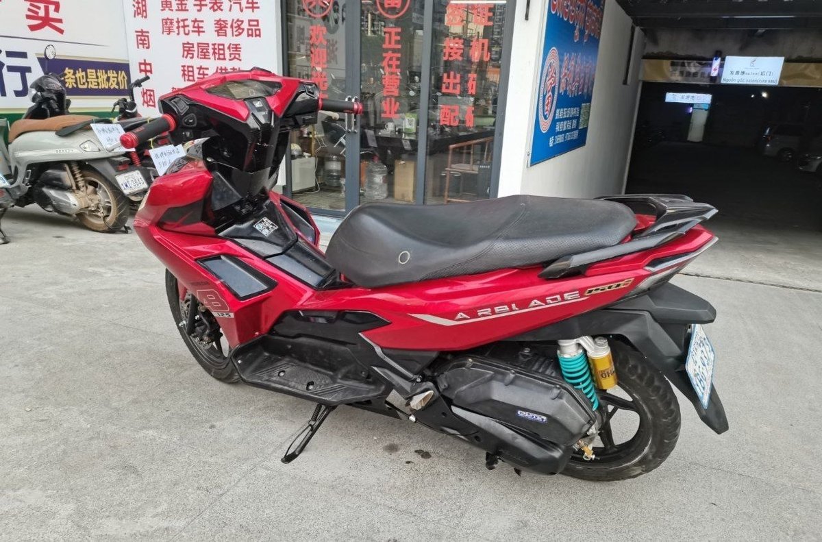 西港本田弯刀五代高配版转让 售价$1000 24年车