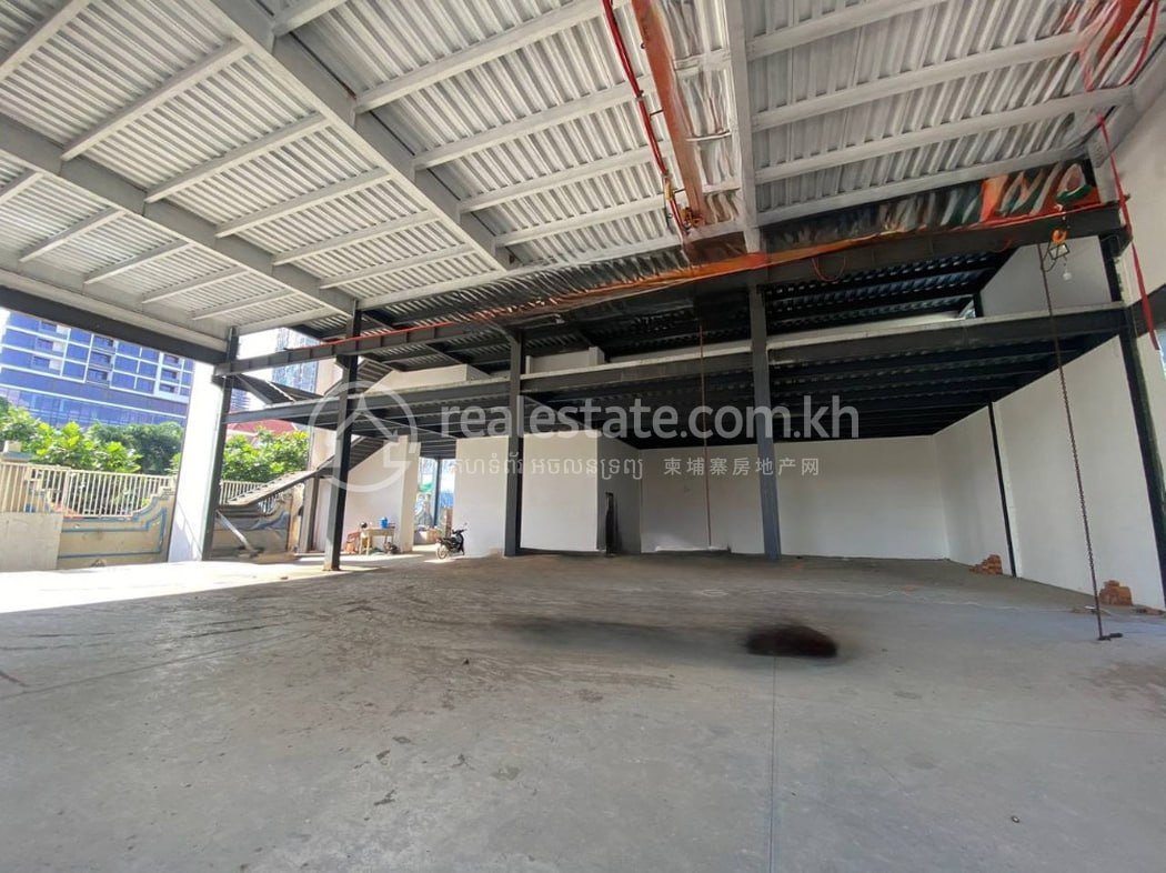 金边堆谷区转角建筑出租与出售