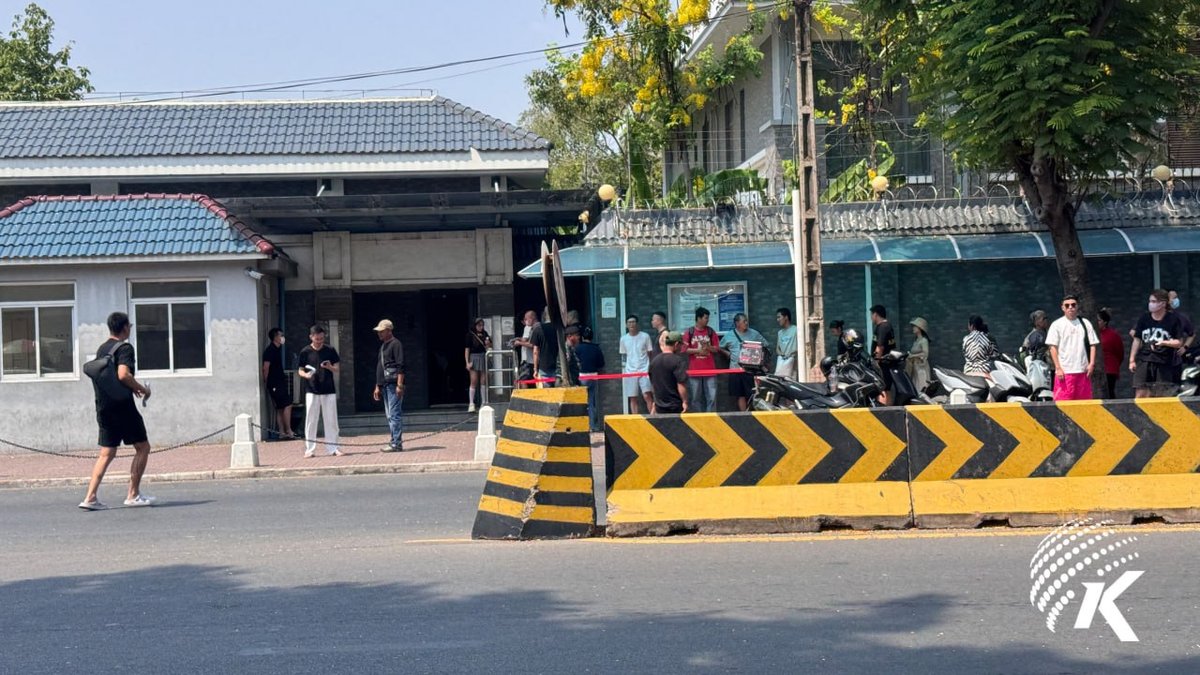 汇通支付受害者在金边中国大使馆外抗议维权