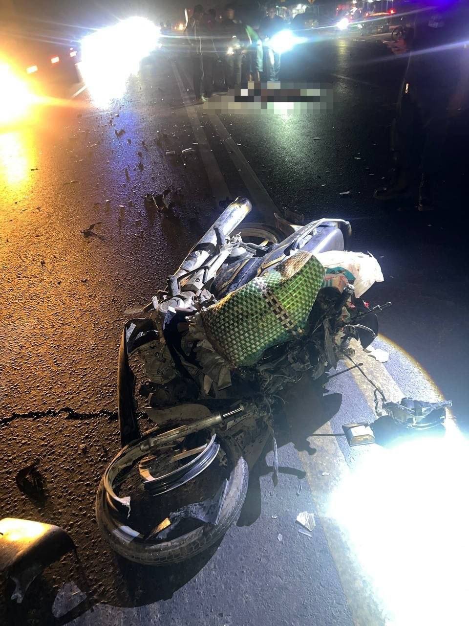 实居省4号公路发生严重车祸 汽车撞摩托致1人死亡