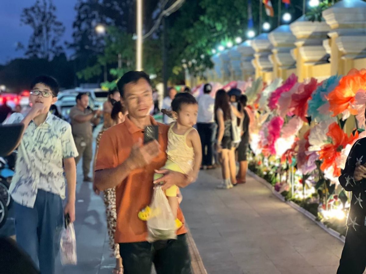 国公省凯马拉波明市新年首夜景象