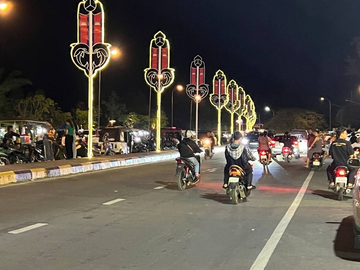 国公省凯马拉波明市新年首夜景象