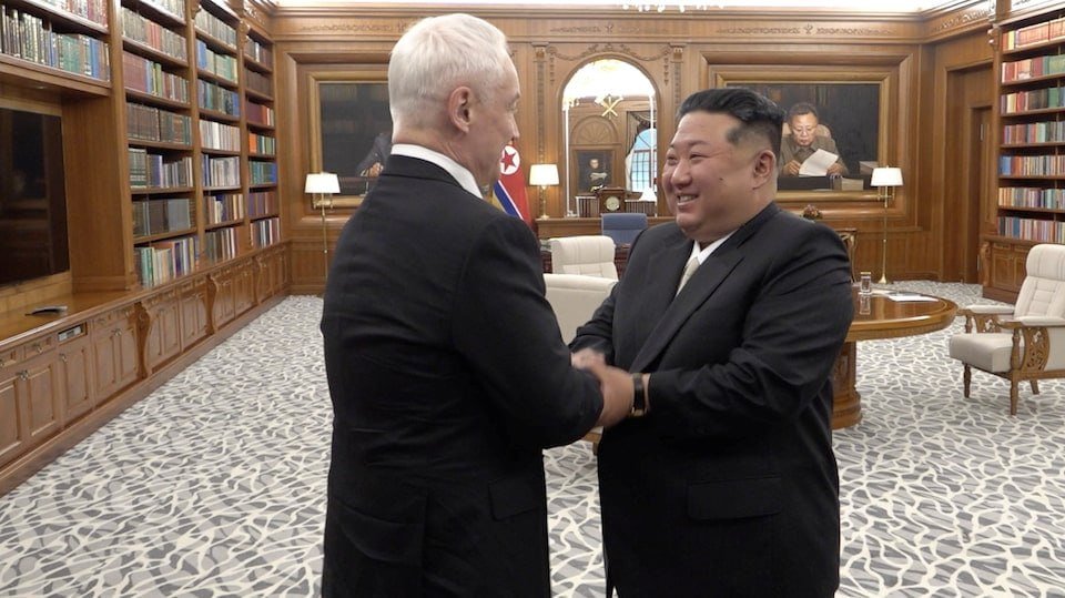 朝鲜领导人金正恩重申支持俄罗斯政策 双方讨论国际政治局势