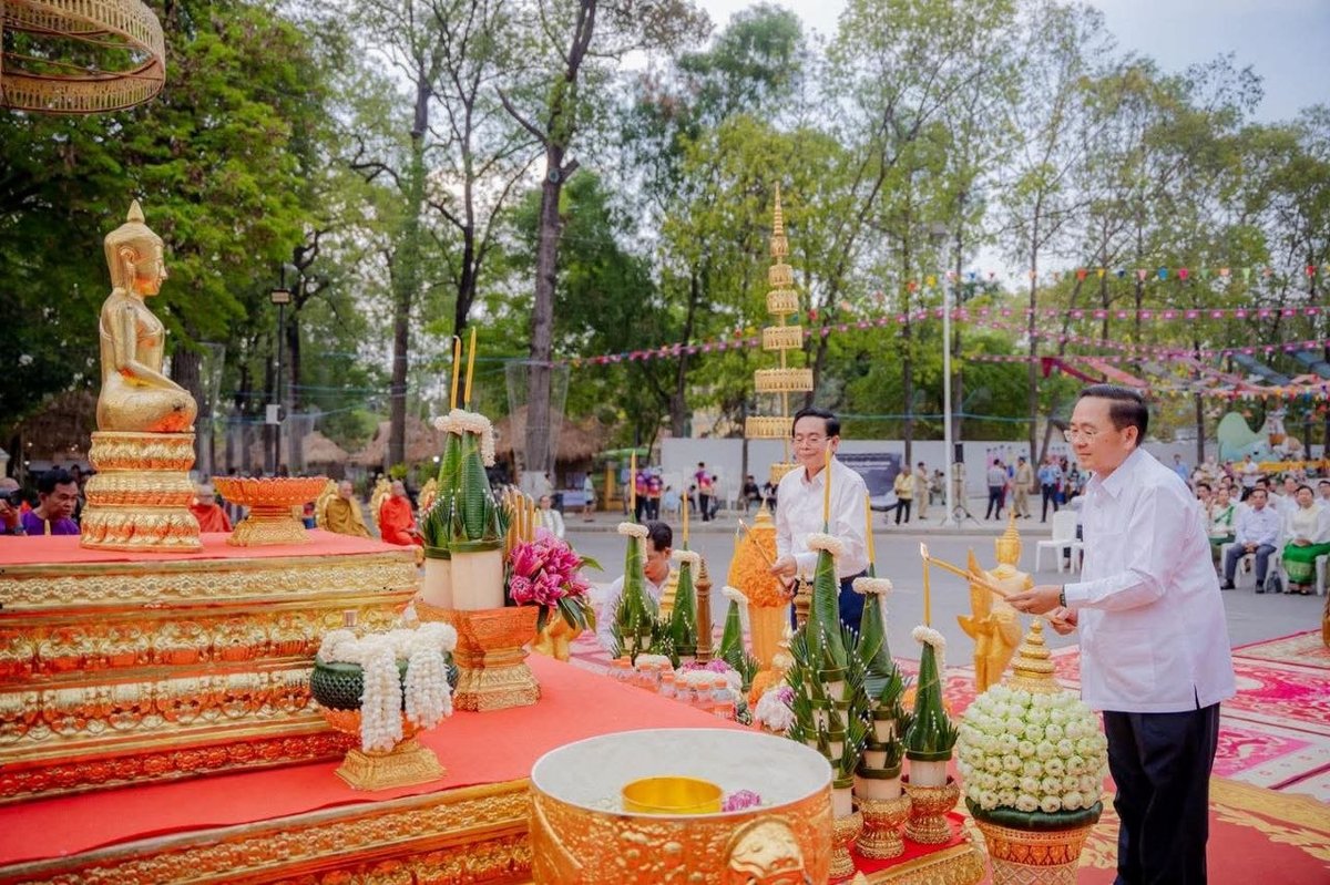 马德望省举行2026年宋干节浴佛仪式