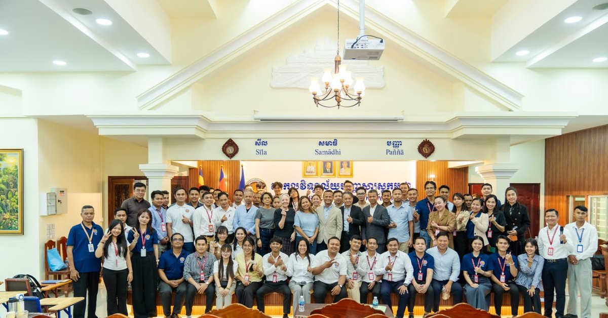 柬埔寨智慧大学举办全员教职工大会及能力提升培训
