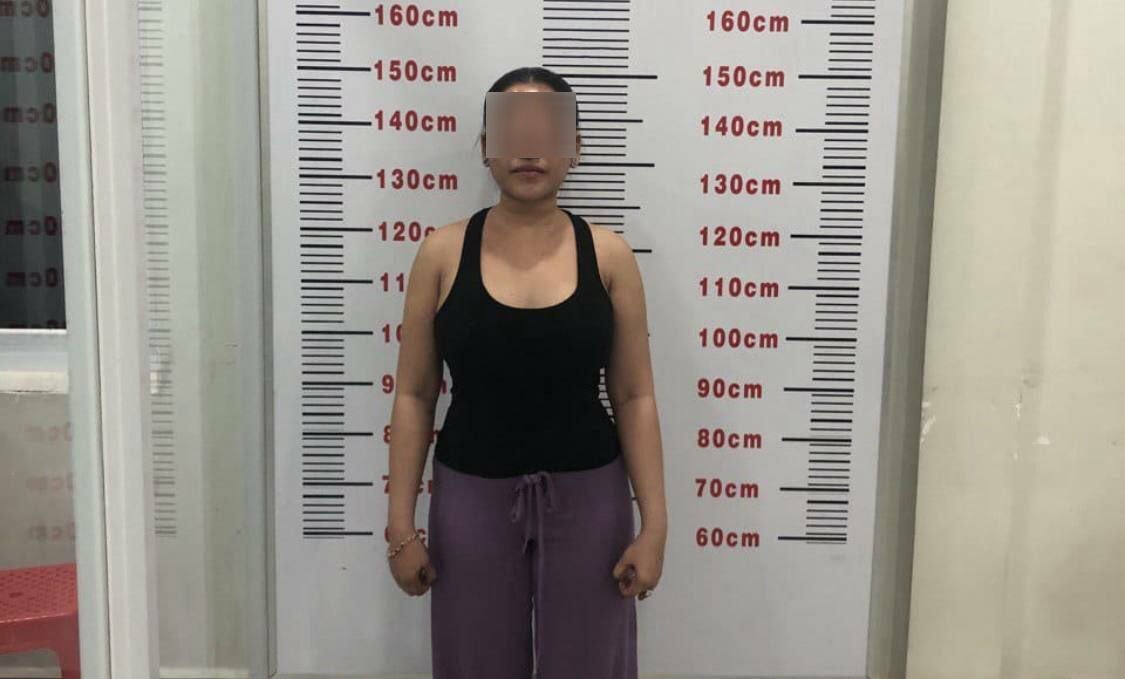 金边一名因诈骗罪被捕的女子无力支付保释金