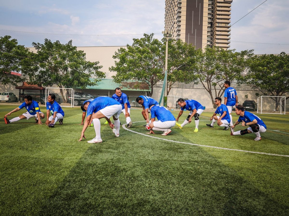 柬埔寨银行协会与媒体界举办足球友谊赛 拉特·索芬带队
