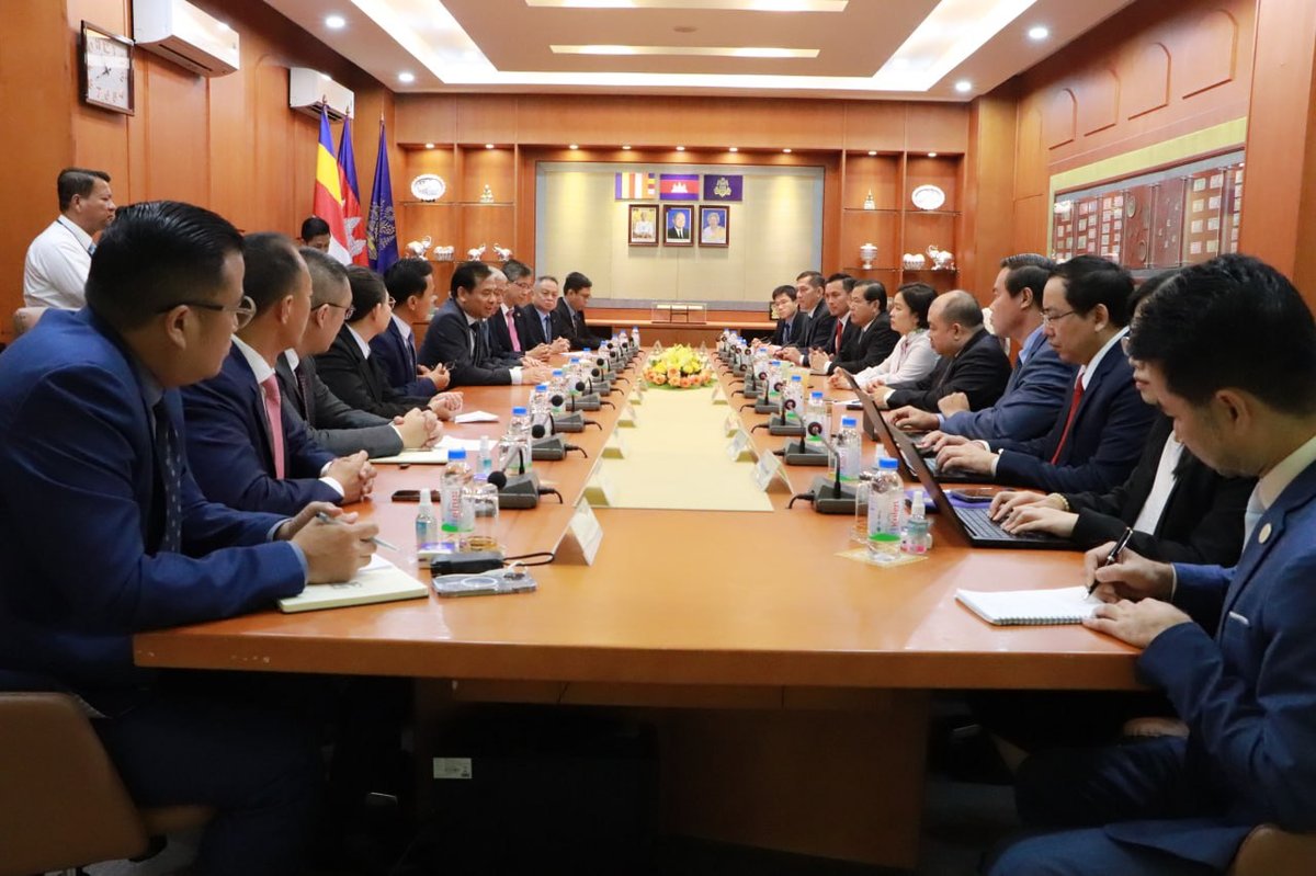 柬埔寨银行协会新一届理事会就职 获国家银行行长接见