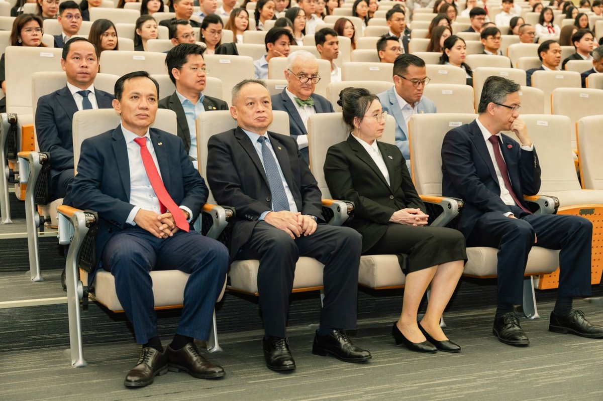 柬埔寨银行协会举办2025年度高级证书颁发仪式 300名学员获证