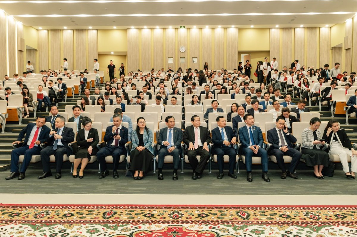 柬埔寨银行协会举办2025年度高级证书颁发仪式 300名学员获证