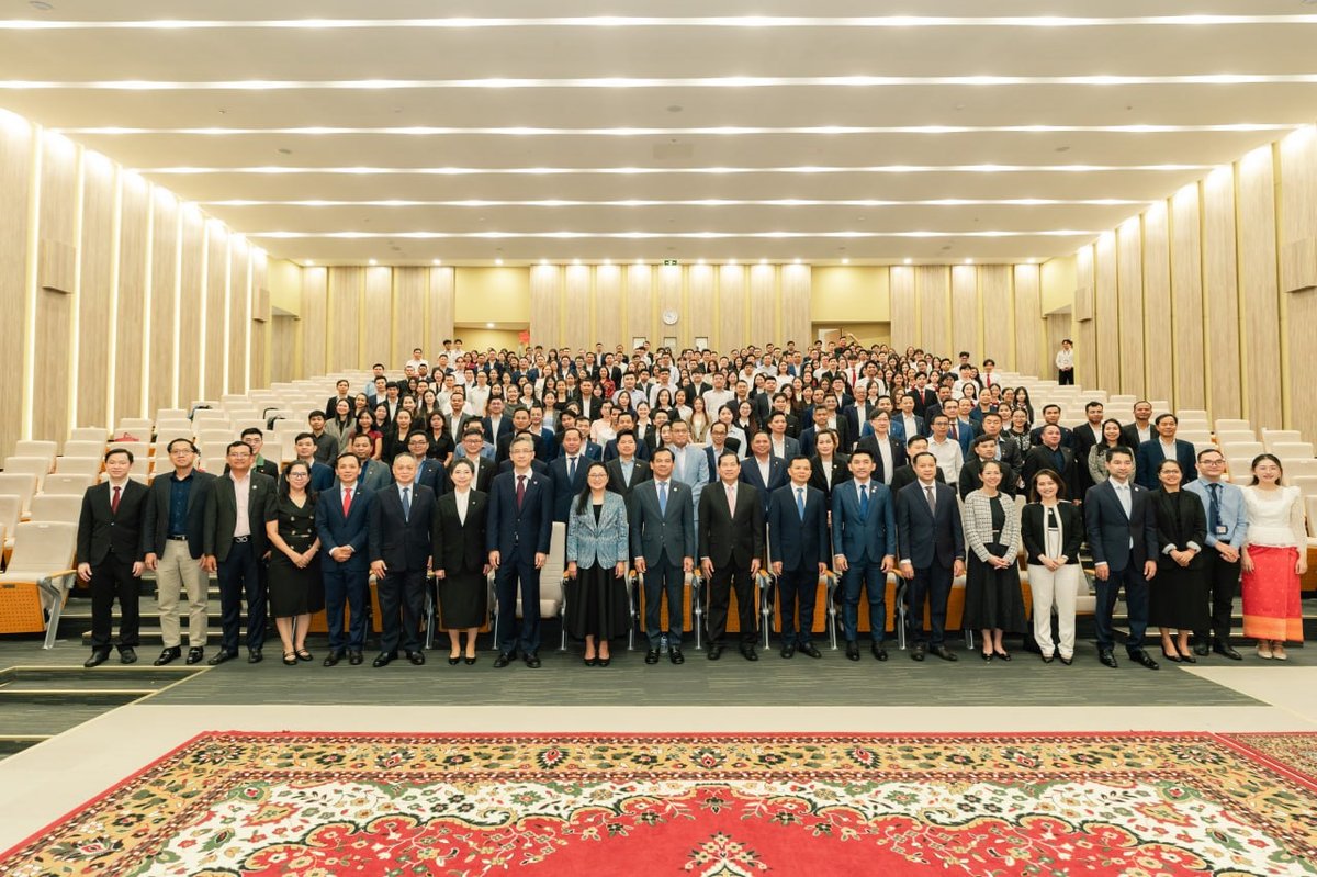 柬埔寨银行协会举办2025年度高级证书颁发仪式 300名学员获证