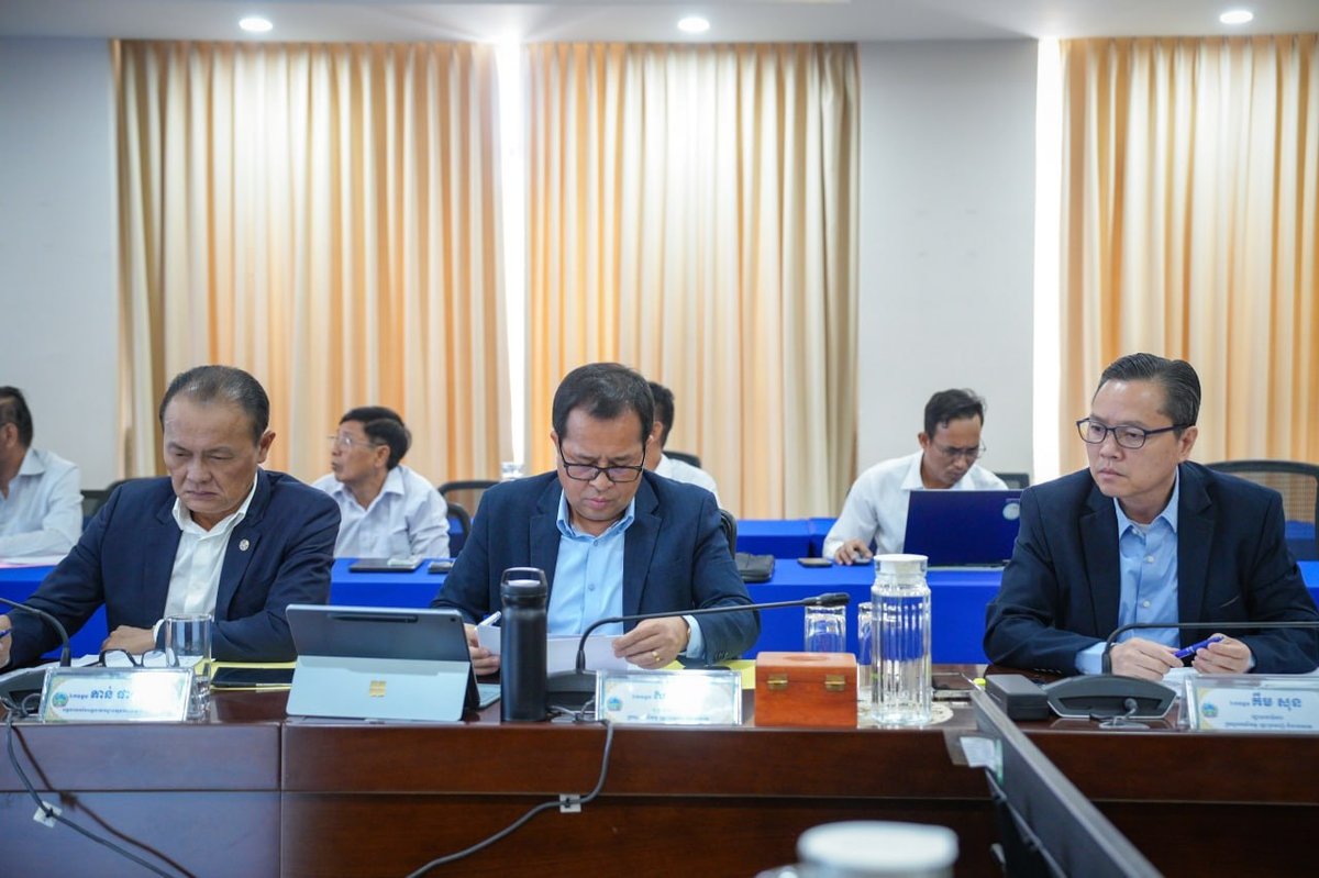 柬埔寨农业部部长主持农业科学研究院筹备会议