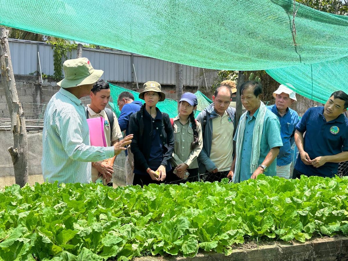 柬埔寨农业部官员视察白马省与贡布省农业基础设施项目