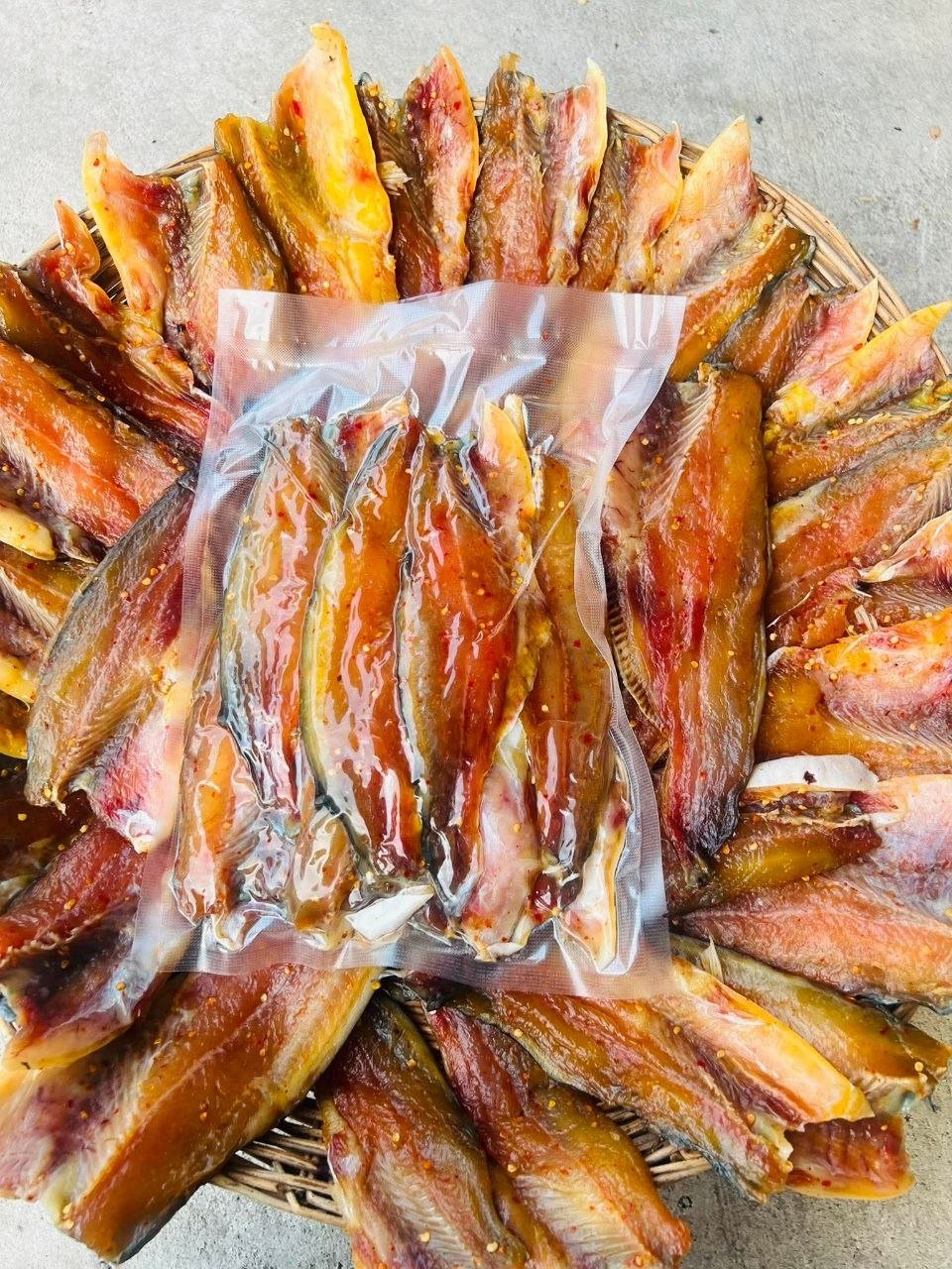 天然河鱼干